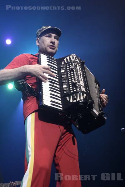 GOGOL BORDELLO - 2008-04-20 - PARIS - Zenith - Yuri Lemeshev